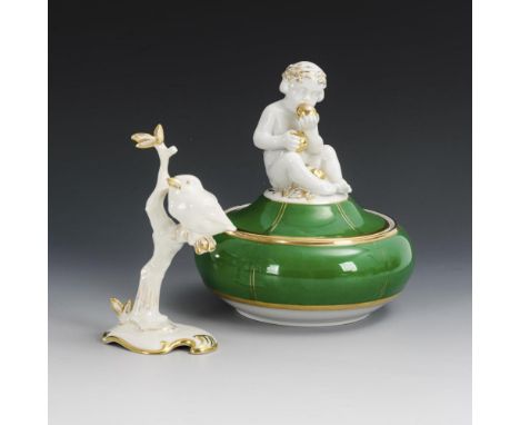 Puttendose und Vogel. Hutschenreuther. Verschiedene Löwenmarken, 1. H. 20. Jh.             Beide goldstaffiert. H 16 und 19 c