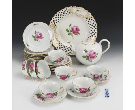 Teeservice "Rote Rose". Meissen. Schwertermarke mit Punkt, Pfeiffer-Zeit, 1924-1934, 1. Wahl. 1x Knaufschwerter, 1850-1918, 1