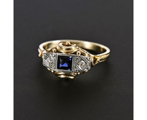 Ring mit Saphir und Diamanten.             Gelbgold 585 gestempelt. Ringgröße 55. 3,5 g.             Eingelassener Saphir und