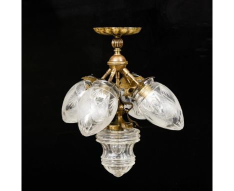 Jugendstil-Deckenlampe. Nach 1900.             Messing, Pressglas mit Kerbdekor. L ca. 42 cm, Ø ca. 37 cm.             5-flam