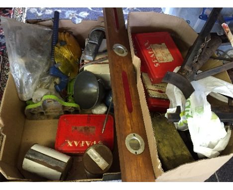 Automobilia, mixed lot of tools etc., includes: Servisignal Air Switch; Lucas Reflectors; Brass Shims; Washers, Vice, Car Jac