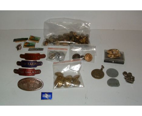 A collection of Railway Buttons (over 40 x SR, 7 x LSWR, 6 x BR and 2 x GWR) and other items including a Mint reproduction So