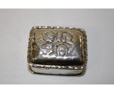 An antique hallmarked silver snuff/pill box 