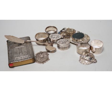 Sundry small silver including four assorted napkin rings, mounted bible, butter knife, pin tray, wine label etc. together wit