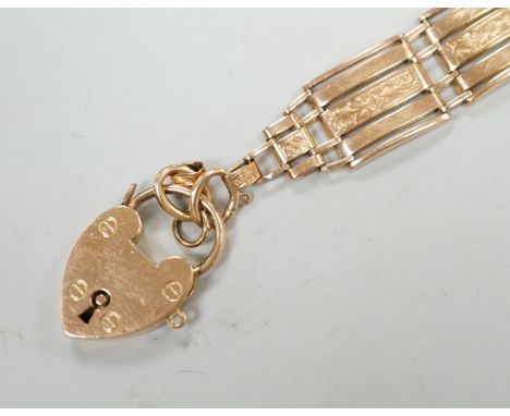 A 15ct gate link bracelet, with heart shaped padlock clasp, 19.5cm, 27.8 grams.