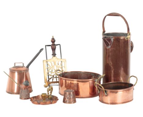 AN ARTS AND CRAFTS EMBOSSED COPPER LIDDED INKWELL of conical shape, decorated with leaves, 6.5cm high x 7.5cm diameter, with 