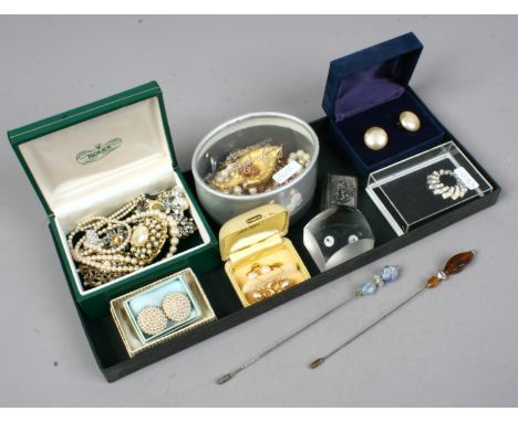 A collection of vintage costume jewellery including two hat pins, simulated pearls and white paste examples etc.