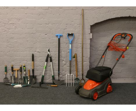 A small quantity of almost new garden hand tools, telescopic lopping shears, fork, Hoe black spur hand trowel, along with a F