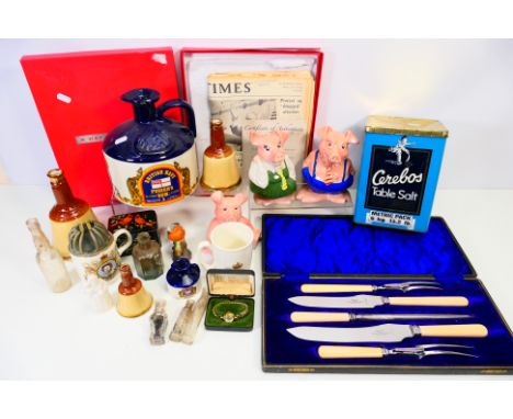 Lot comprising ceramics to include three Wade Natwest pig money banks, vintage carving set (cased) and other. [W]