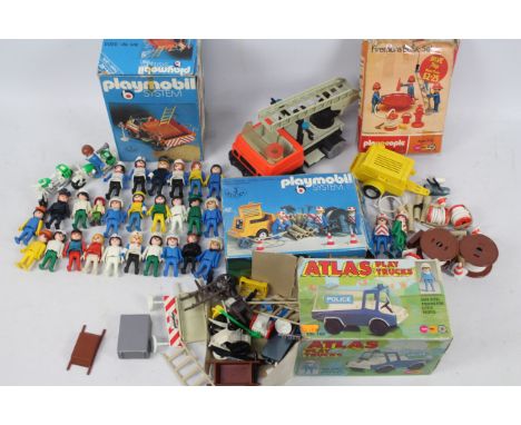 Playmobil - Marx Playpeople - 2 x boxed sets of models and 2 x associated boxes of figures and parts including 26 x loose fig