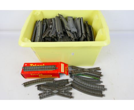 Tri-ang - Hornby - A large assortment of vintage unboxed OO gauge grey based track to include R100 diamond crossing, R93 Curv
