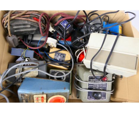 Hammant & Morgan - Hornby - Tri-ang - An unboxed group of vintage model railway controllers / power units, including H&M Cont