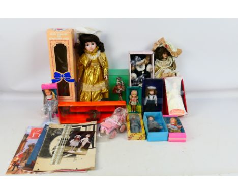 Del Prado - Santos - Palitoy - A group of vintage and modern dolls mostly boxed including a Palitoy Dolly Darling, 2 x Santos