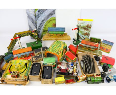Hornby - Trix - Astra - Others - A mixed lot of boxed and unboxed model railway accessories / parts in a variety of scales an