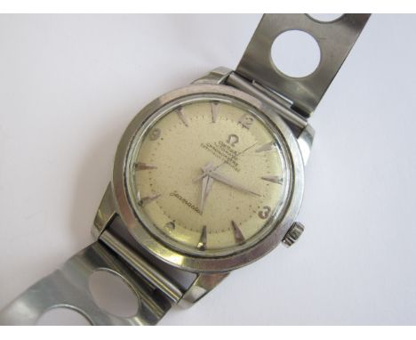 A Gentleman's Omega Automatic Chronometre Seamaster Wristwatch the dial with arabic numerals and chevron markers, sweep secon