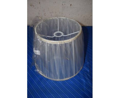 PLEATED LAMP SHADE, APPROX 30CM 