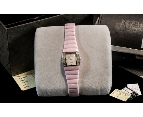 Rado Ladies Pink Ceramic Wristwatch with Diamond Borders, Model ( Jubilee ) Diamond Certificate De. Pierres Precieuses. With 