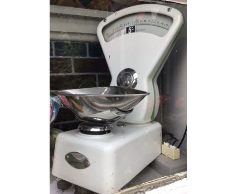 Vintage shop scales, white enamel with green edging, chrome bowl. Good condition. Please study picture.