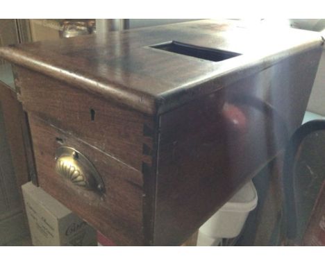 Vintage wooden shop till by Gledhill’s. In good original working condition.Bell rings when drawer is opened. (Cash not includ