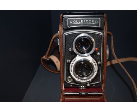 A Rolleicord reflex camera in original case
Condition Report. Free from fungus on lenses and shutter speed works