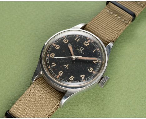 A RARE GENTLEMAN'S STAINLESS STEEL BRITISH MILITARY OMEGA RAF PILOTS WRIST WATCH DATED 1953, REF. 2777-1 SC WITH ORIGINAL "TH