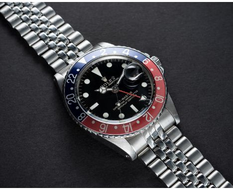 A RARE GENTLEMAN'S STAINLESS STEEL ROLEX OYSTER PERPETUAL GMT MASTER BRACELET WATCHCIRCA 1966, REF. 1675 WITH GLOSS BLACK GIL