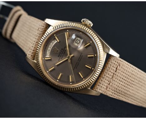 A RARE GENTLEMAN'S 18K SOLID GOLD ROLEX OYSTER PERPETUAL DAY DATE "WIDE BOY" WRIST WATCHCIRCA 1971, REF. 1803Movement: 26J, a
