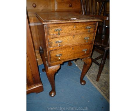 A good quality Oak Workbox table, the hinged lid revealing a light oak interior with a compartmented lift-out tray, the front