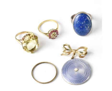 Various items of jewellery to include a 9ct gold fashion ring with large pale yellow stone, hallmarked, size N, a 9ct gold pi