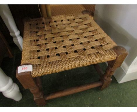 LOW STRING TOP STOOL.