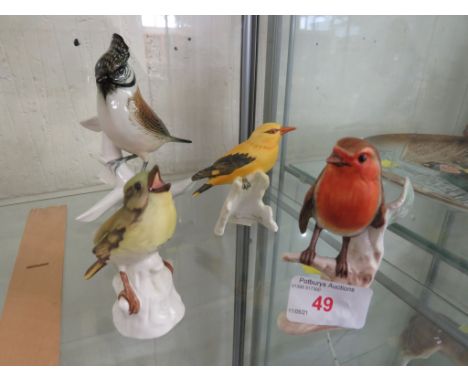 THREE GOEBEL FIGURINES OF BIRDS INCLUDING ROBIN, TOGETHER WITH A KARL ENS FIGURE OF A CRESTED TITMOUSE
