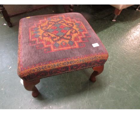 STUART JONES SQUARE UPHOLSTERED FOOT STOOL ON LEGS.