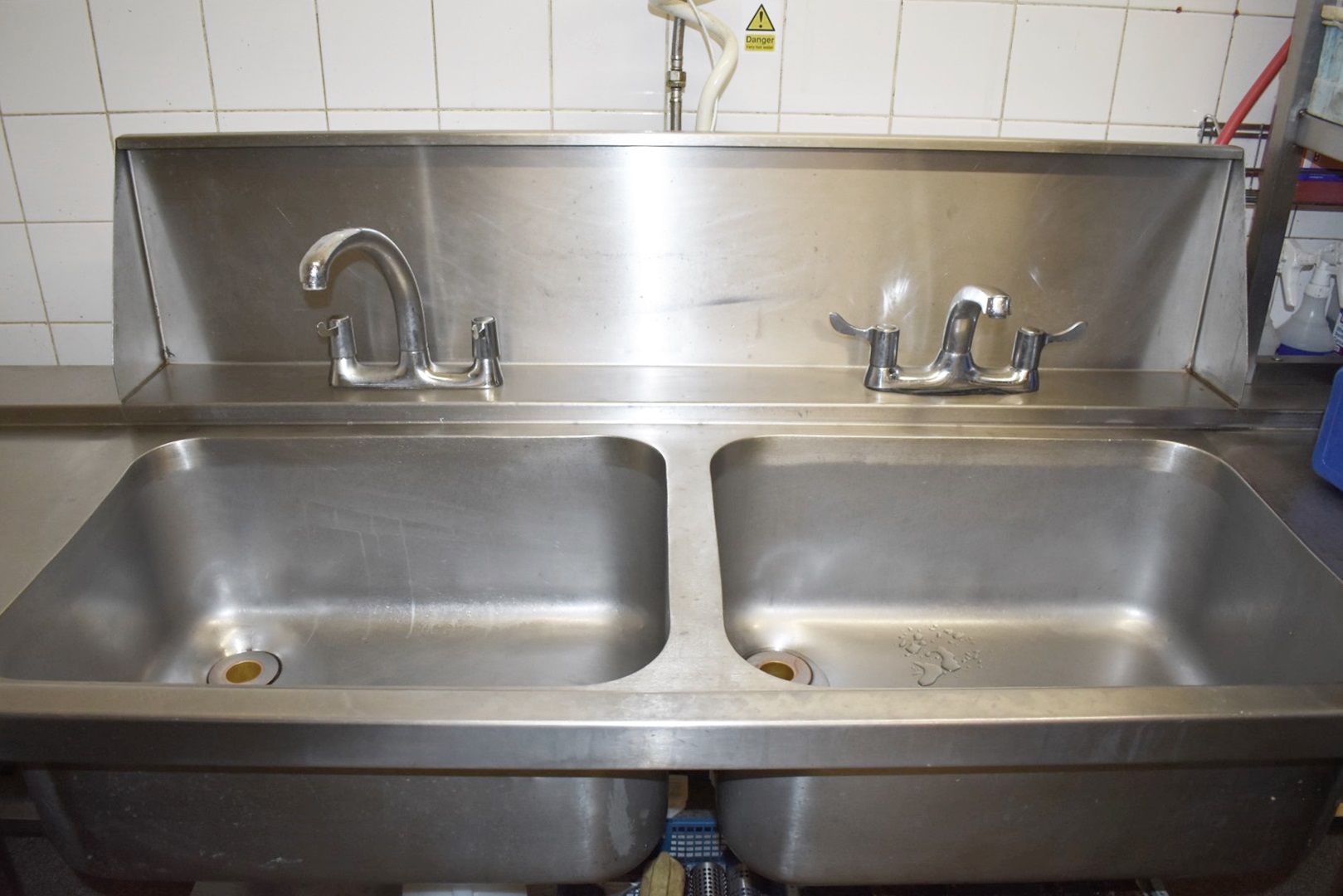 1 x Inlet and Outlet Wash Bench For Passthrough Dishwashers Features