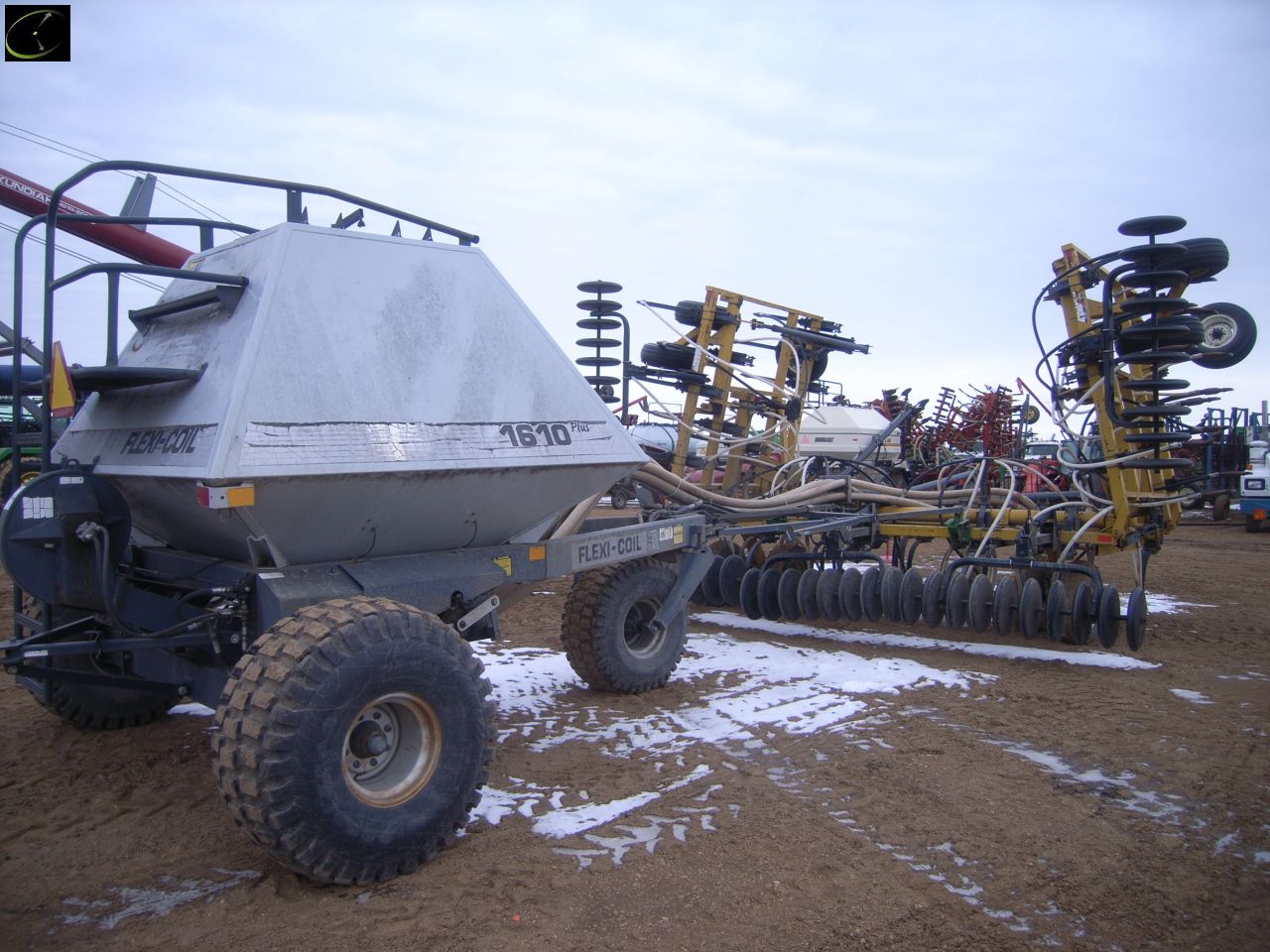 Ezeeon air seeder, 32ft, c/w 1610 FlexiCoil air tank, owner says