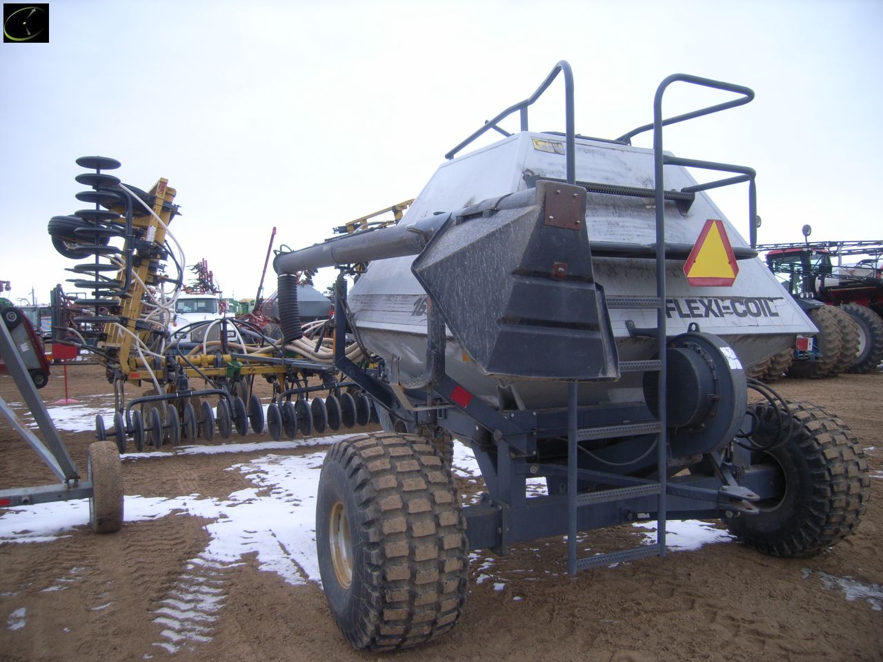 Ezeeon air seeder, 32ft, c/w 1610 FlexiCoil air tank, owner says