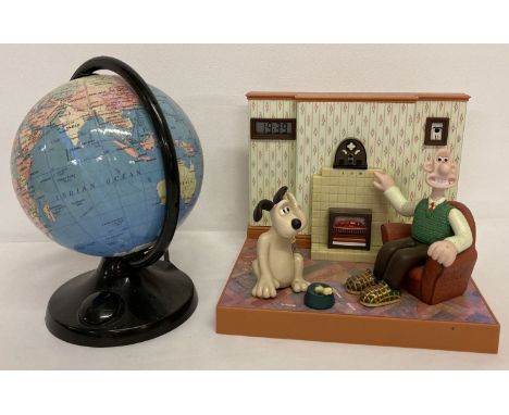 A Wallace and Gromit digital clock radio. Together with a novelty globe.  