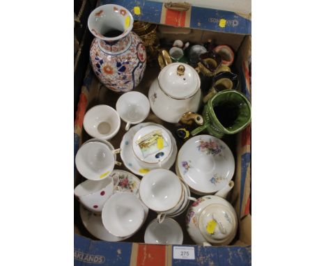 A TRAY OF ASSORTED CHINA AND CERAMICS TO INCLUDE ROYAL WORCESTER, AYNSLEY, ETC 