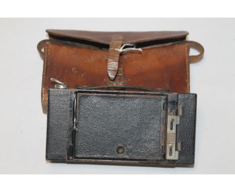 A VINTAGE KODAK / EASTMAN BELLOWS CAMERA IN LEATHER CASE