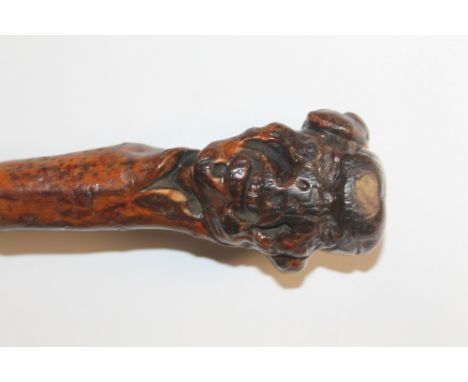 AN UNUSUAL WALKING CANE / STICK, the top carved with a head, possibly that of 'Joseph Merrick' (known as the Elephant Man), L