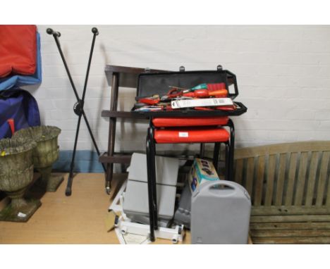 A QUANTITY OF ASSORTED TOOLS TO INCLUDE A TROLLEY, ETC 