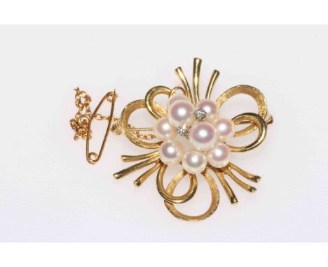 18K gold, pearl and diamond set bouquet brooch, 4cm across.