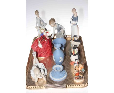 Tray lot with figures, ornaments and vases including Lladro, Nao, Royal Doulton and Wedgwood.