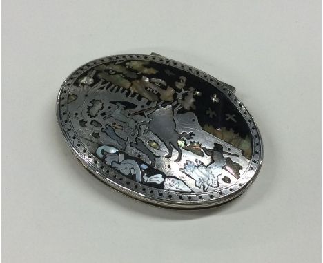 A good Georgian silver oval snuff box with MOP decoration. Apparently unmarked. Circa 1760. Approx. 75 grams. Est. £250 - £40