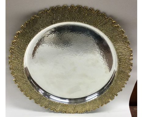 STUART DEVLIN: A large circular silver and sliver gilt tray of typical design. London. Approx. 35 cms in diameter. Approx. 12