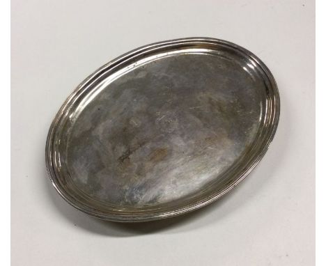 A good oval Georgian silver teapot stand. London 1804. Approx. 251 grams. Est. £60 - £80.