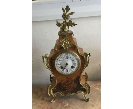 A French lacquered mantle clock decorated with figures and scrolls. Est. £80 - £100.
