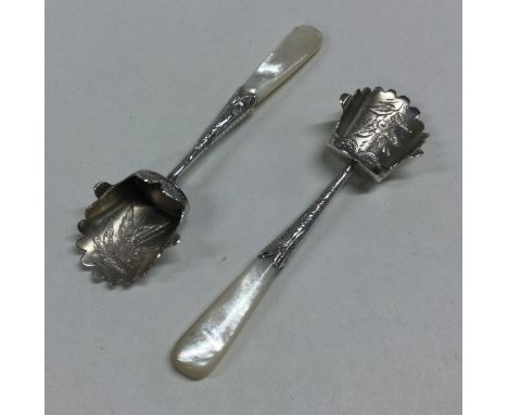 A good pair of attractive silver and MOP caddy scoops. Birmingham. By WH Ltd. Approx. 9 grams. Est. £30 - £50.