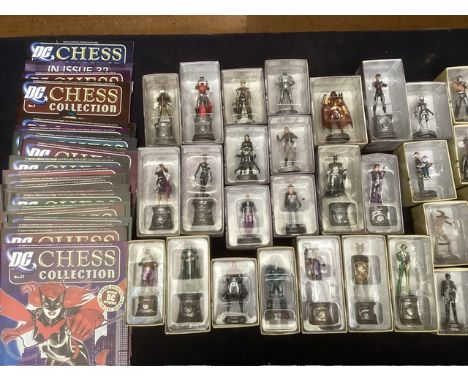 TOYS : Vintage Eaglemoss &nbsp;DC boxed chess playing figures together with a series of accompanying magazines-a large select