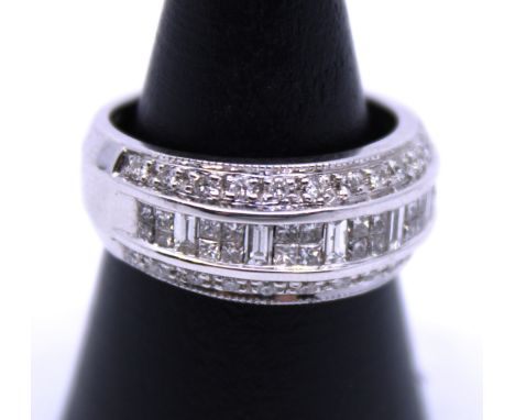 18ct White Gold Diamond Dress Ring  The Ring is hallmarked "18K 750" for 18ct Gold.  The Ring consists of Round Brilliant Cut