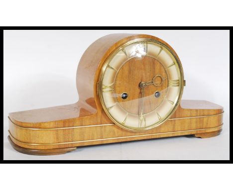 A vintage early 20th Century maple and satinwood mantel clock having a circular movement with Roman and baton numeral chapter